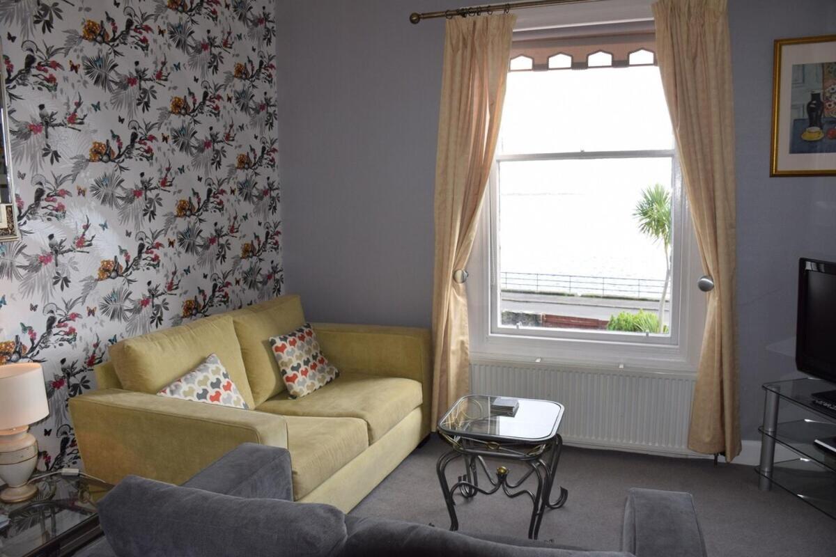 One Marine Place Port Bannatyne Bilik gambar