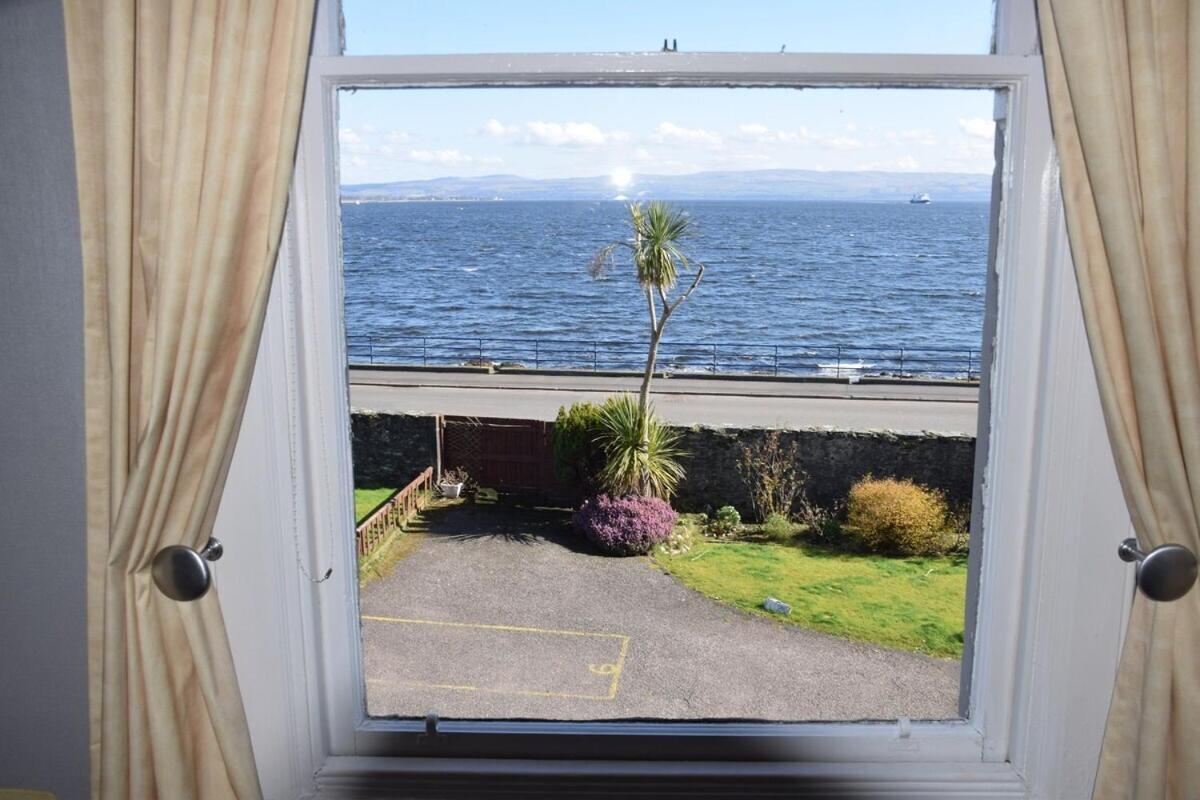 One Marine Place Port Bannatyne Bilik gambar